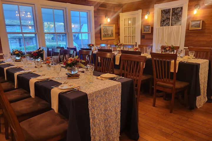 The Mast Farm Inn