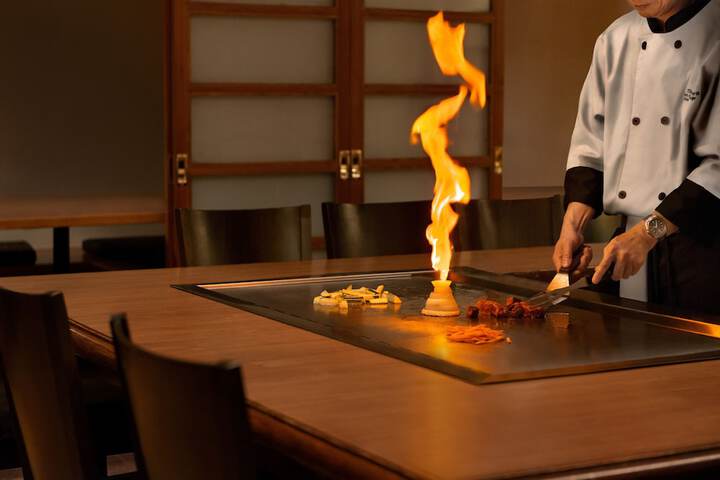 Dining 42 of 51