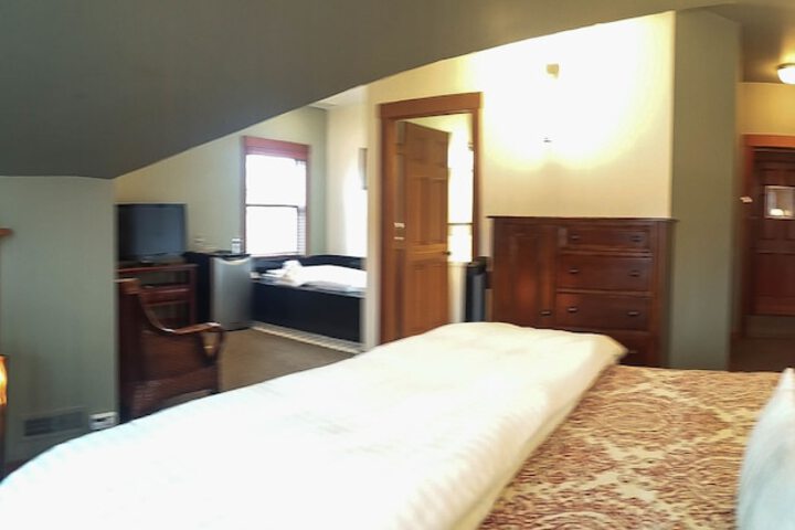Room 25 of 49