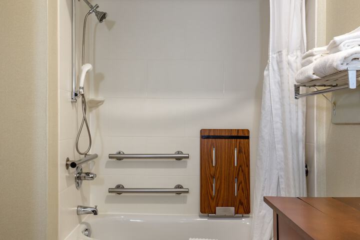 Room 17 of 36