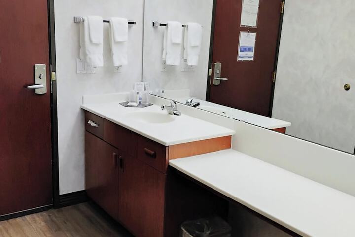 Room 14 of 18