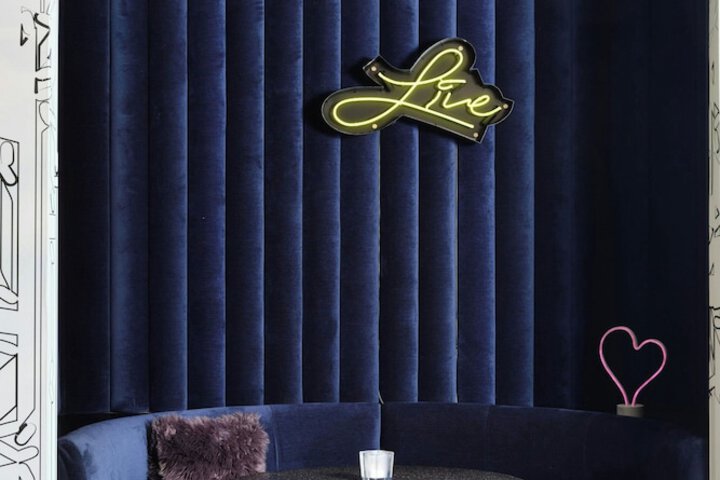 Lounge 30 of 35