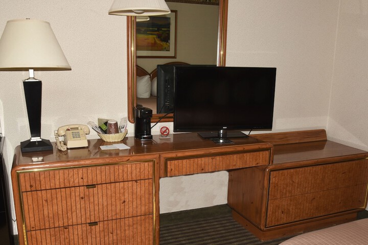 Room 16 of 34