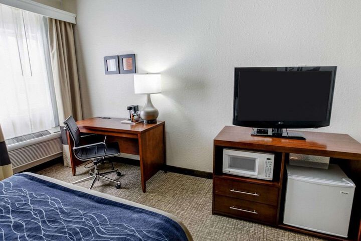 Room 10 of 28