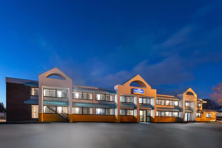Howard Johnson by Wyndham Malden Boston Area