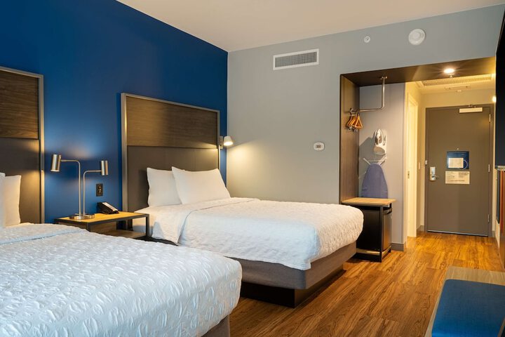 Room 11 of 25