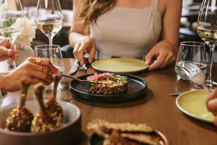 Dining 20 of 32