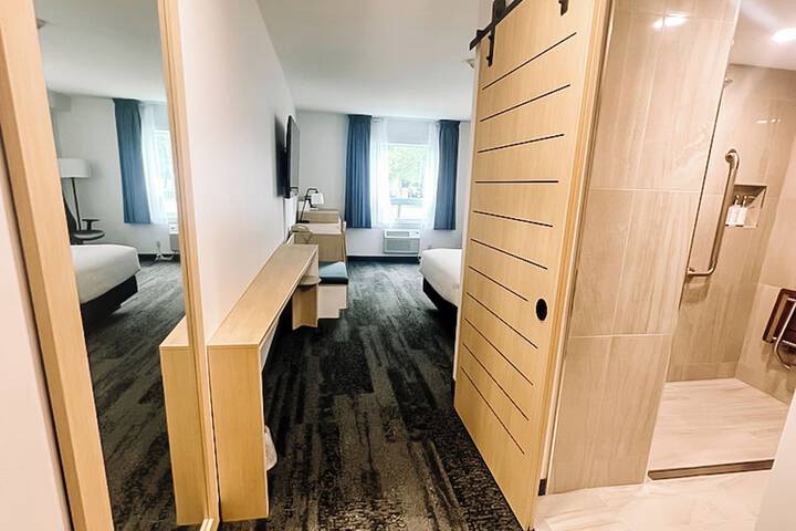Room 32 of 102
