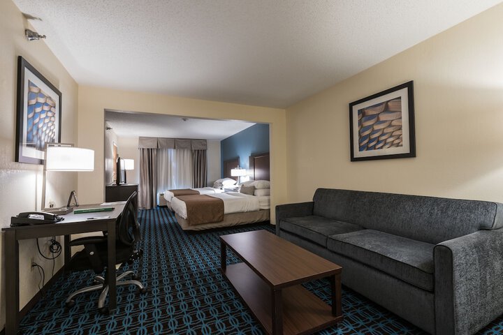 Room 32 of 66