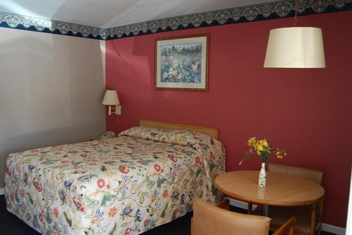 Room 11 of 24