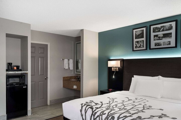 Room 21 of 28