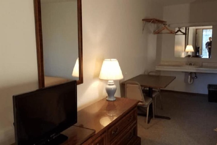 Room 33 of 54