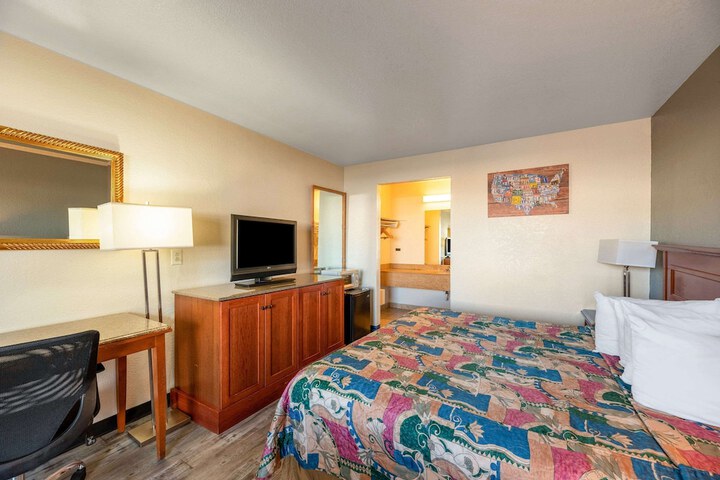 Room 13 of 26