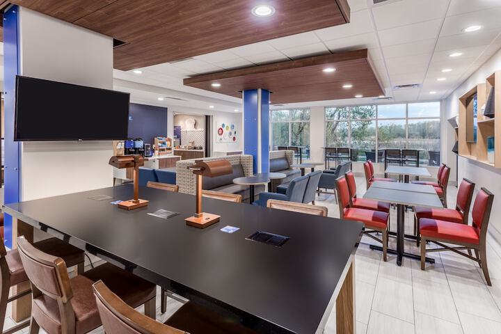Holiday Inn Express & Suites Hammond by IHG