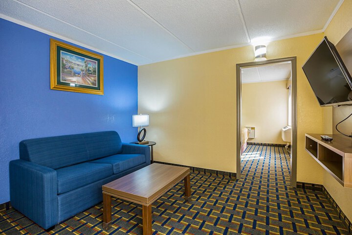 Room 13 of 26