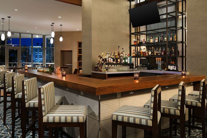 Lounge 60 of 64