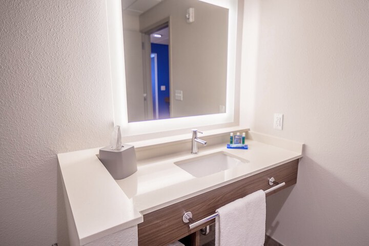 Holiday Inn Express & Suites Panama City Beach - Beachfront by IHG