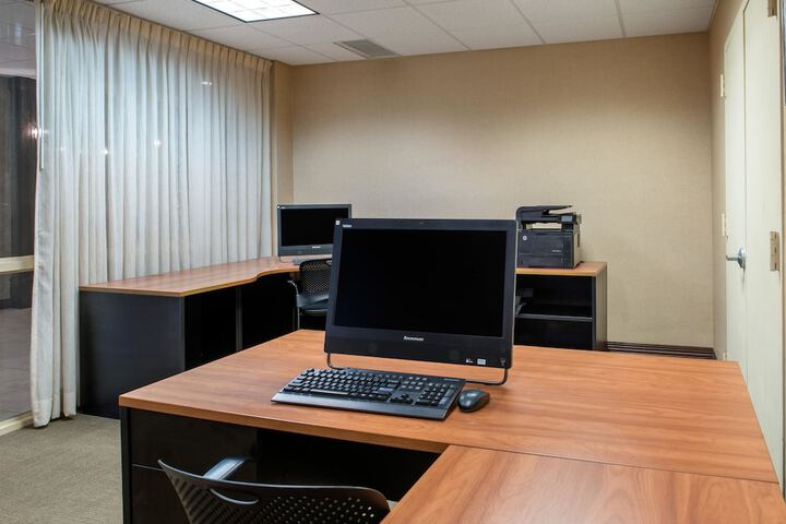 Business Center 32 of 32