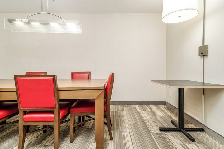 Room 40 of 348