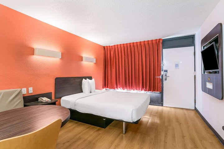 Room 26 of 46