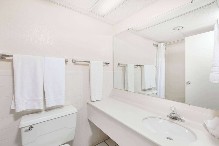 Room 14 of 24