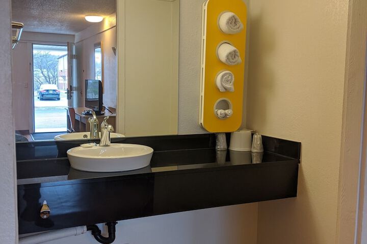 Room 8 of 24