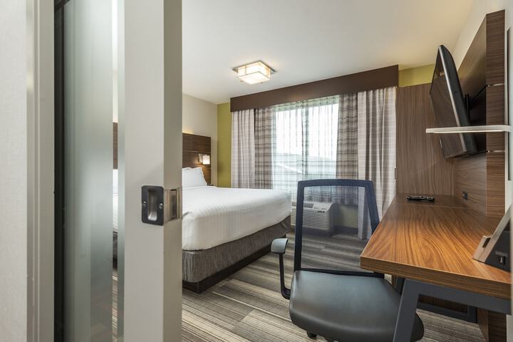 Room 223 of 348