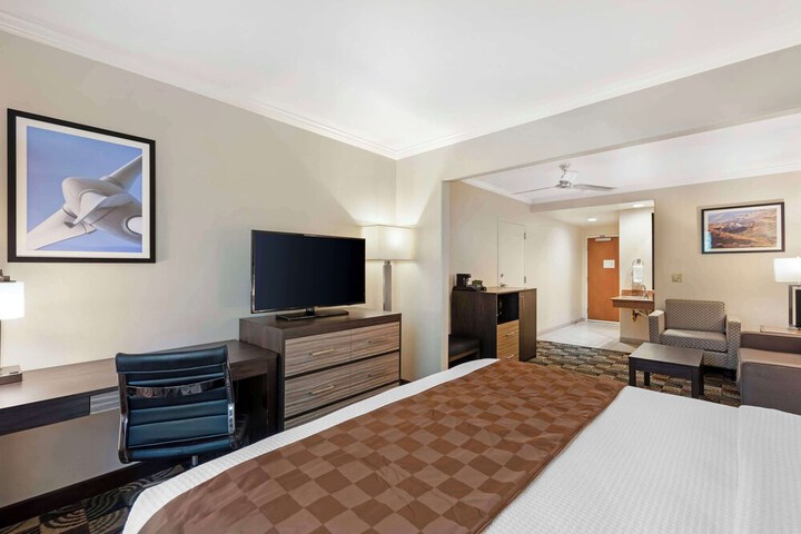 Room 37 of 43