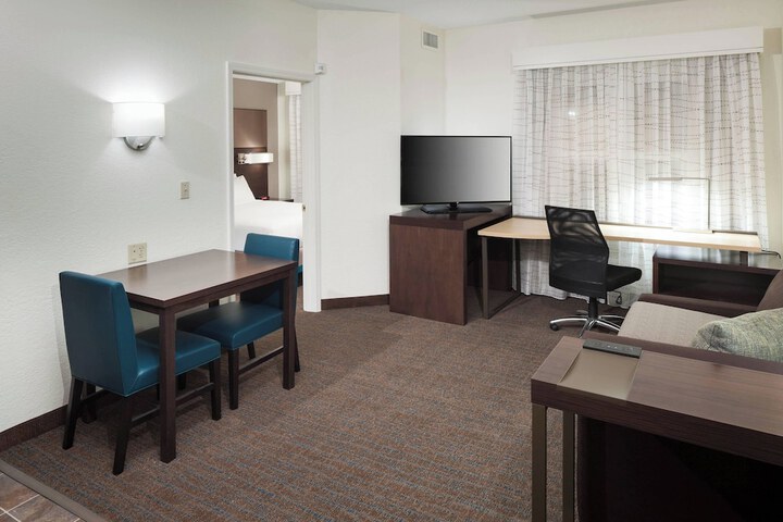 Room 27 of 37