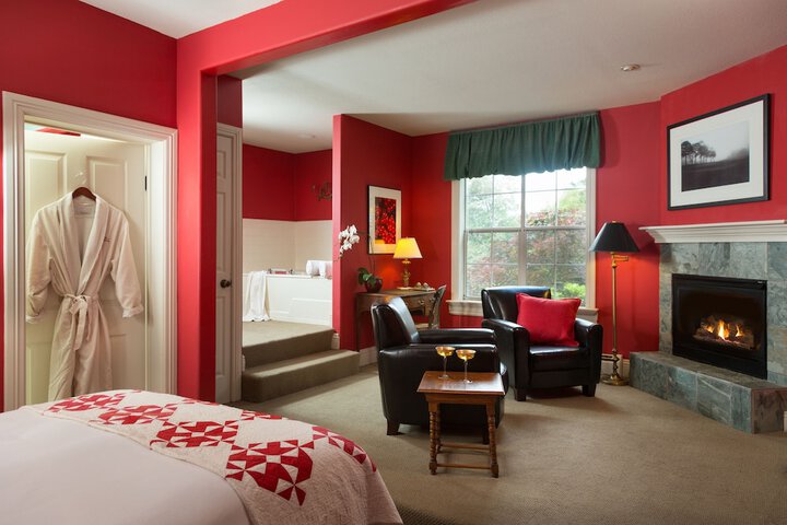 Room 33 of 107