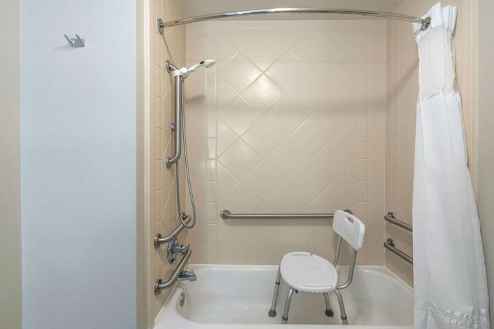 Room 9 of 33
