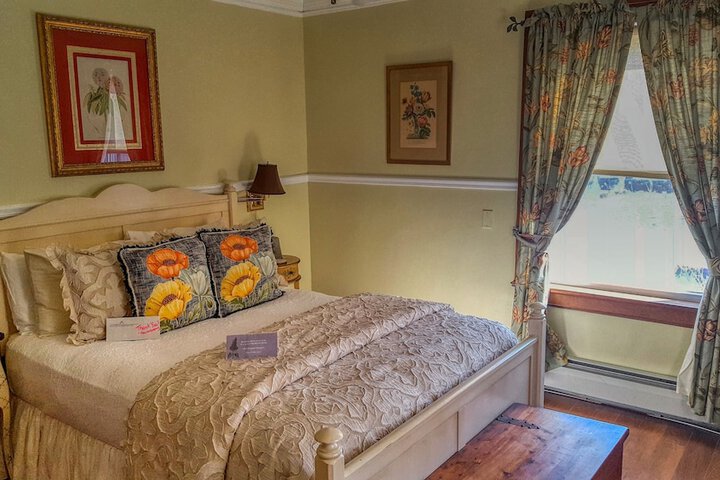 Room 44 of 104