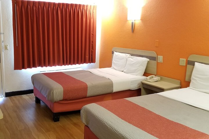 Room 14 of 28