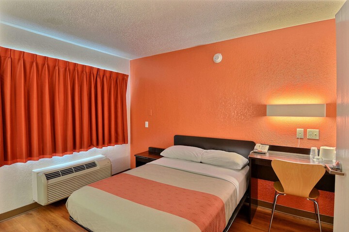 Room 14 of 30