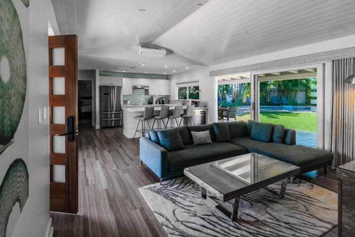 Royal Lahaina Resort & Bungalows