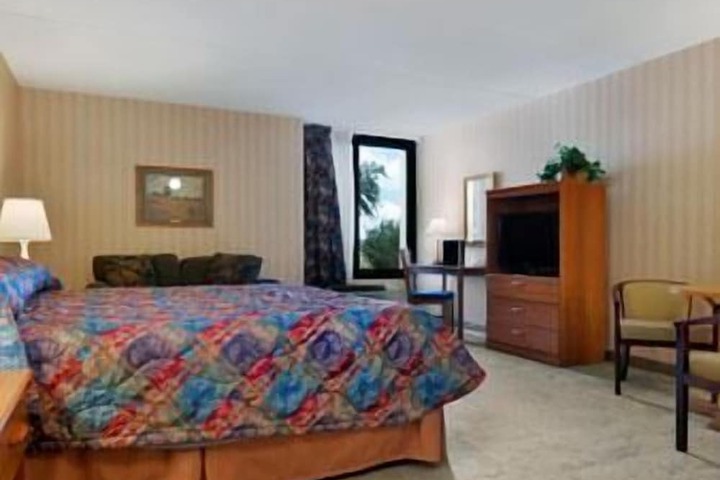 Ramada by Wyndham Watertown / Thousand Islands NY