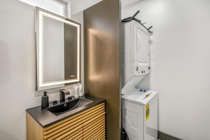 HTX Ultra Hotel Suite #2