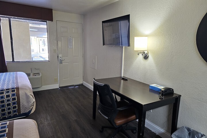 Room 28 of 28