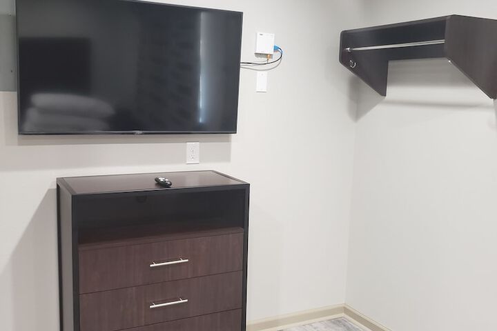 Room 27 of 32