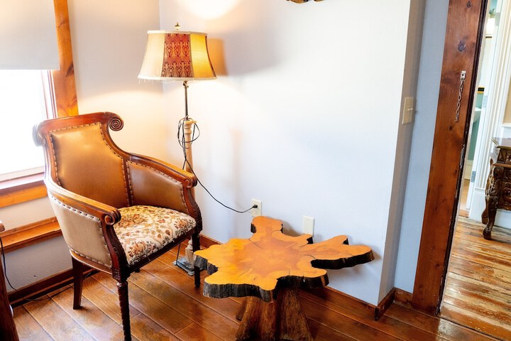 Oaak Tree Hotel