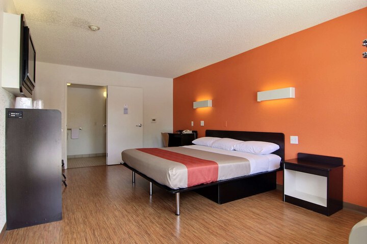 Room 16 of 29