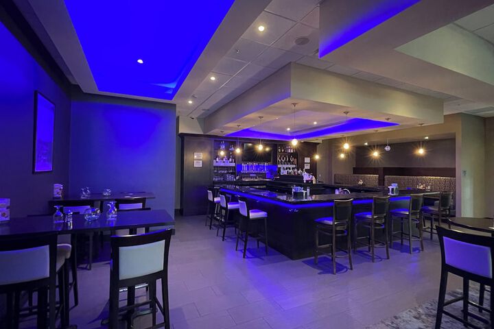 Holiday Inn & Suites Farmington Hills - Detroit NW by IHG