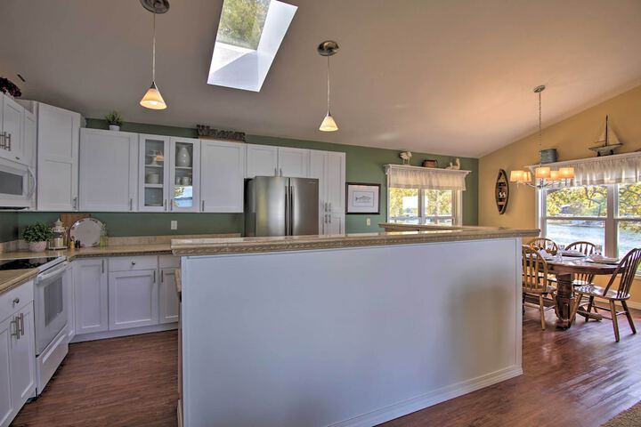Lakefront Home w / Shared Boat Ramp in Grove!