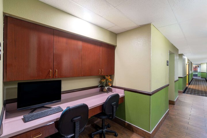Business Center 35 of 35