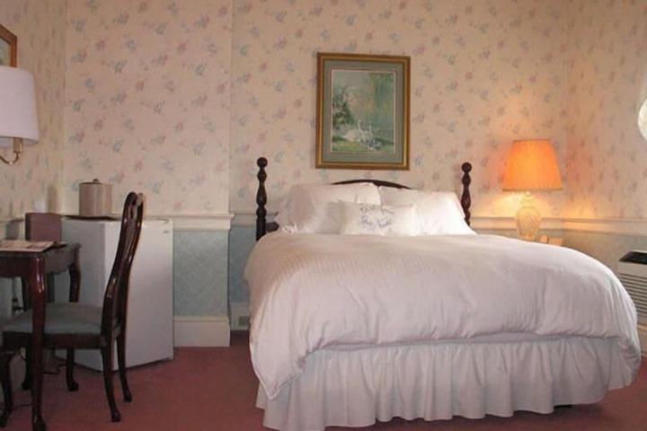 Room 18 of 65