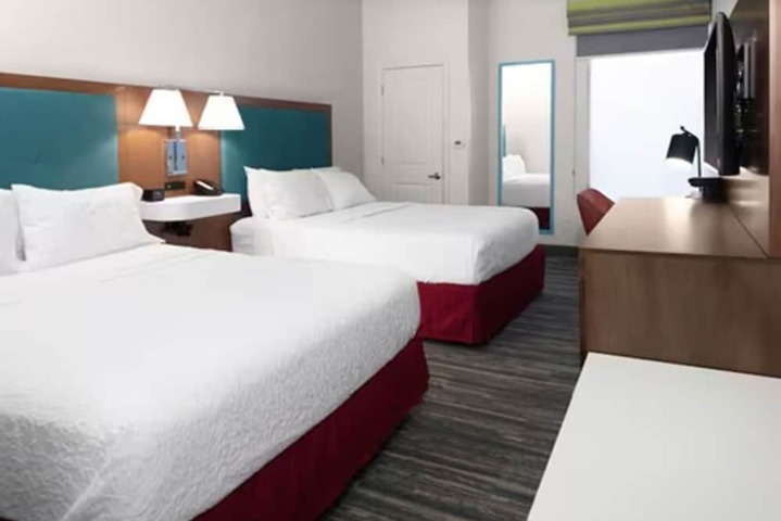 Hampton Inn by Hilton Concord / Bow