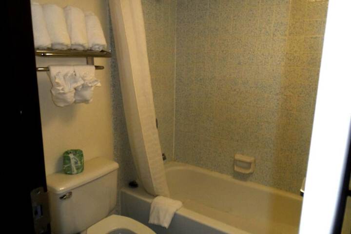 Room 12 of 27