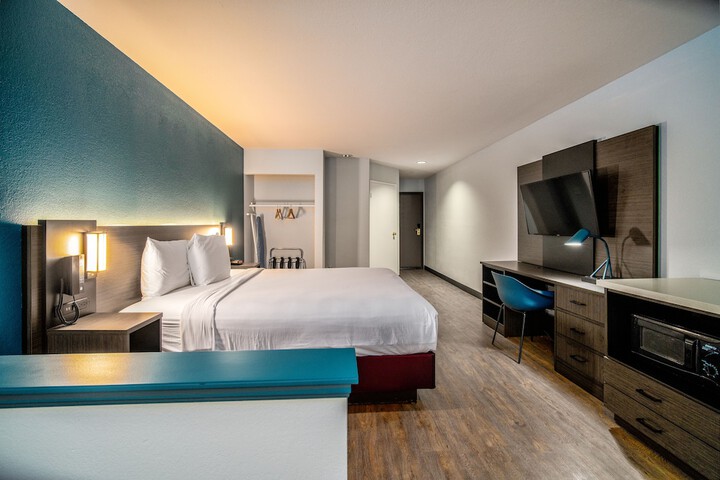 Room 30 of 76