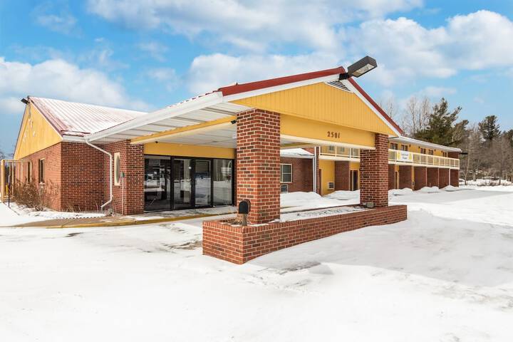 Econo Lodge Cadillac