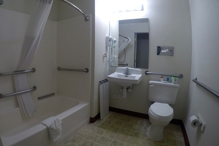 Room 6 of 24